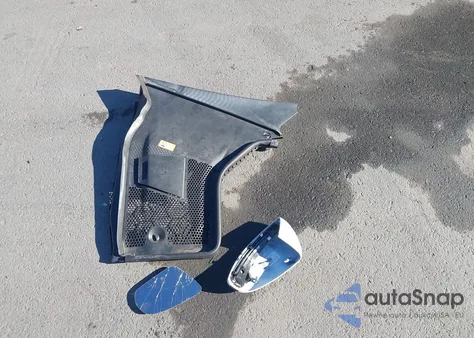 2016 Mercedes-Benz C 300 z USA, uszkodzony, nr VIN 55SWF4JB2GU164490